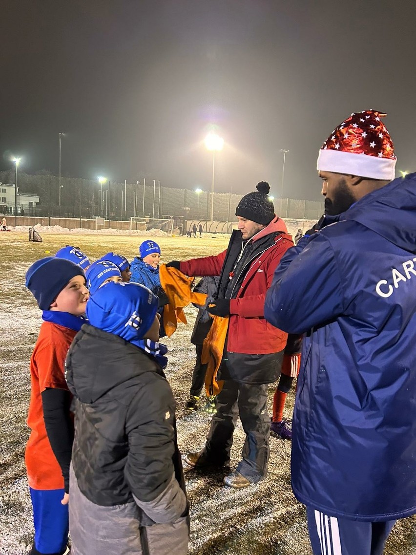 Świety Mikołaj zawitał na stadion w Kartuzach