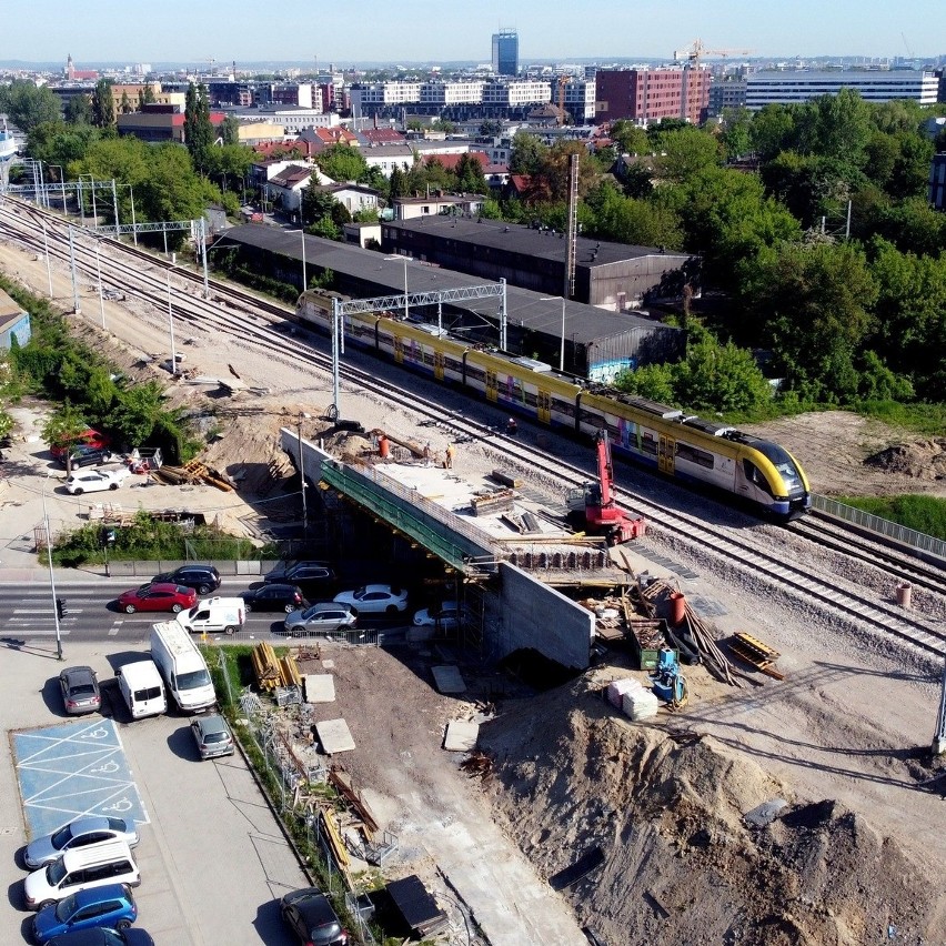 Kraków. Złodziej na wartej miliard złotych inwestycji kolejowej w Krakowie. Chodził z... magnesem