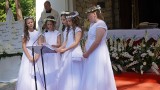 Pierwsza Komunia Święta w parafii MB Nieustającej Pomocy w Żarkach Letnisku - przystąpiło trzydzieścioro dzieci. ZDJĘCIA 