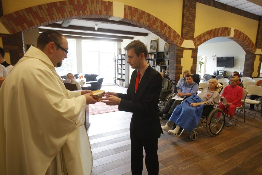 Wielki Czwartek w Hospicjum Cordis. Obrzęd umycia nóg