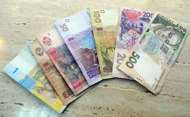 Ukraińskie hrywny występują w banknotach o nominałach: 1, 2, 5, 10, 20, 50, 100, 200 i 500.