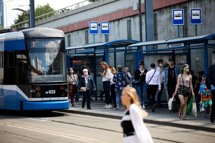 Urzędnicy przedstawiają szczegóły wakacyjnych rozkładów...