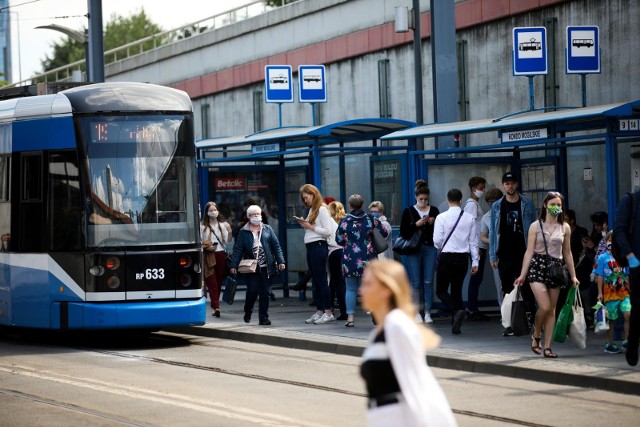 Urzędnicy przedstawiają szczegóły wakacyjnych rozkładów jazdy