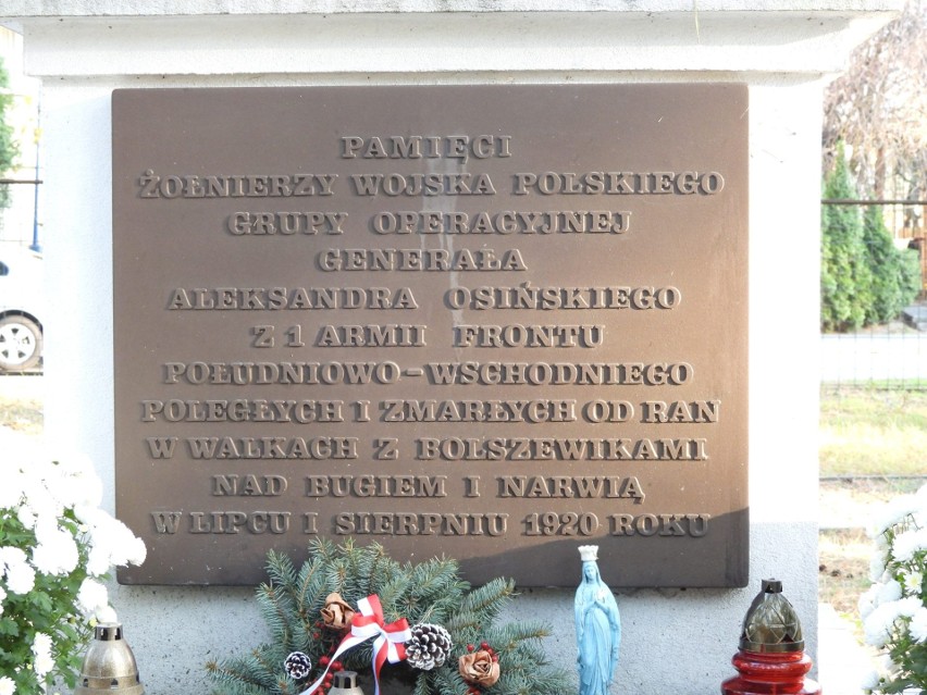 Cmentarz wojenny w Małkini Górnej. Nekropolia znajduje się przy ul. Leśnej. Zdjęcia