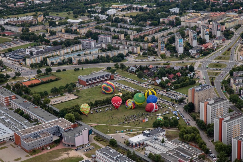 Balony unoszące się nad miastem hipnotyzują. Mają wyjątkową...