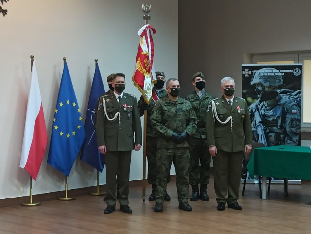 Od lewej pułkownik Witold Bubak, generał Wiesław Kukuła, pułkownik Przemysław Owczarek.