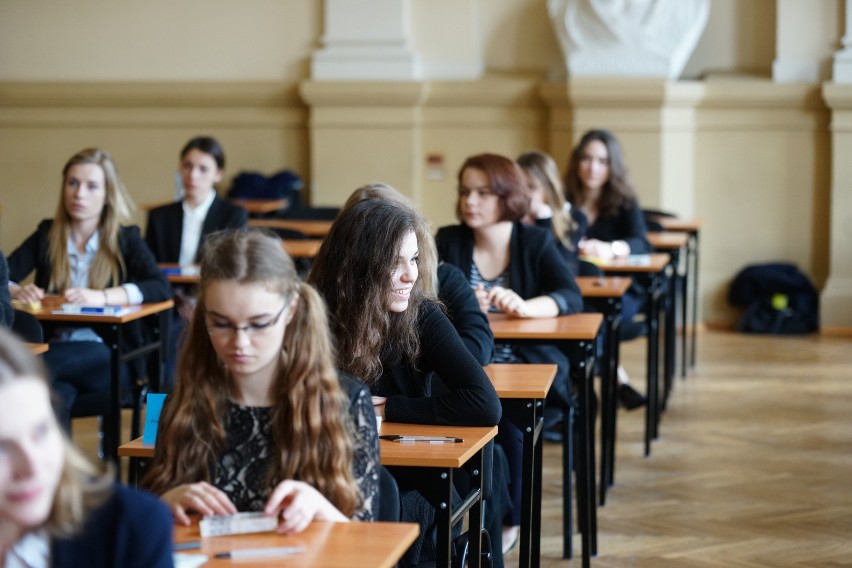 TOP 10. W tych krakowskich liceach uczniom przybywa najwięcej wiedzy. Wskaźniki EWD za lata 2019-2021 [20.11]