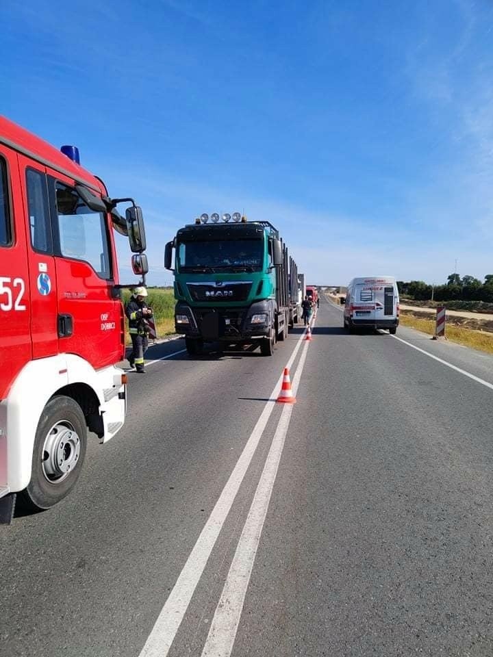 Jak podają strażacy z OSP Dobrcz, jeden z kierujących trafił...
