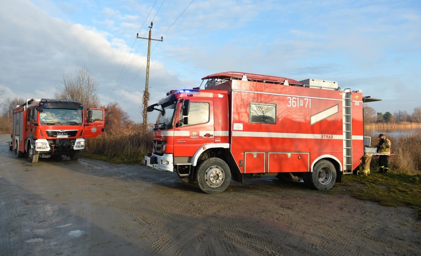 Rower w zalewie ZEK w Radymnie w powiecie jarosławskim. Strażacy sprawdzali brzegi i dno zbiornika. Szukali ciała? [ZDJĘCIA]