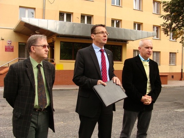 Jerzy Bielawski (z lewej) w towarzystwie posła Marka Asta (w środku) i radnego wojewódzkiego Roberta Palucha.