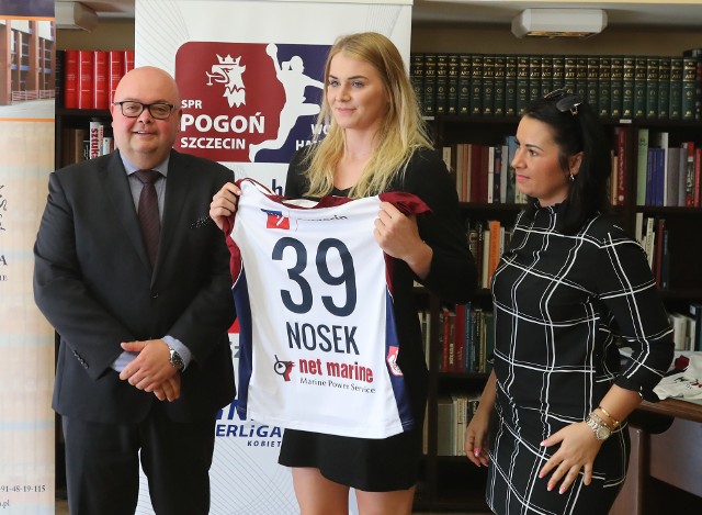 Natalia Nosek podczas prezentacji zespołu Pogoni Szczecin.