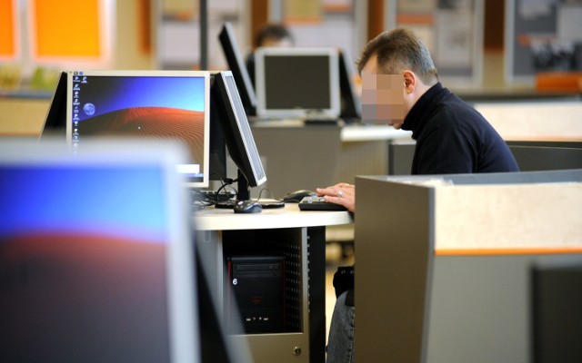 Sylwester S. zamieścił bulwersujące ogłoszenie korzystając z komputera miejskiej biblioteki