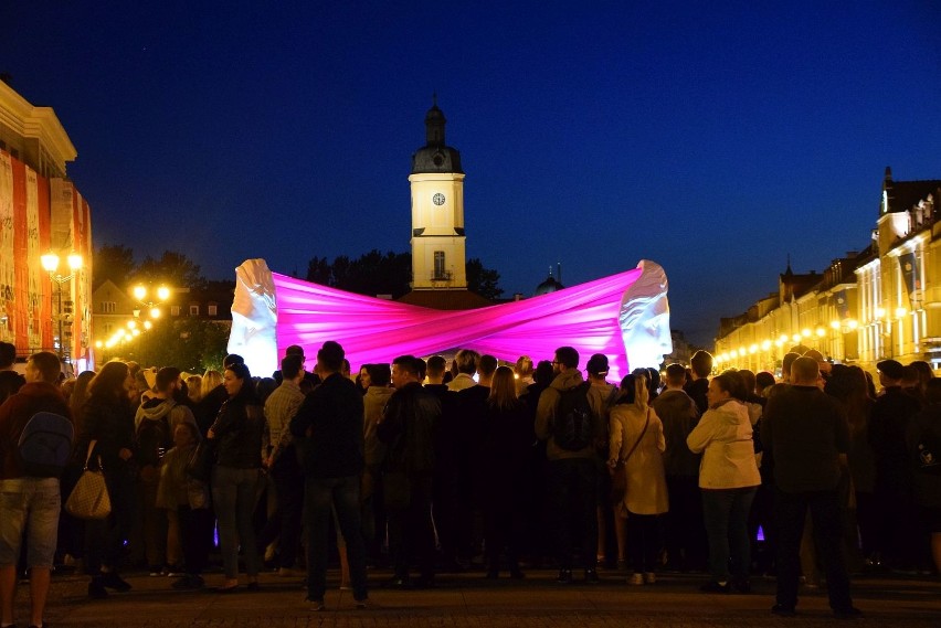 Rynek Kościuszki. Noc Muzeów 2018. Sticky Pink-performance