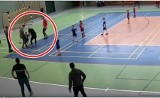 Skandal na meczu dzieci w Oleśnicy. Jeden z ojców nie wytrzymał, wbiegł na boisko i zaczął szarpać dziecko