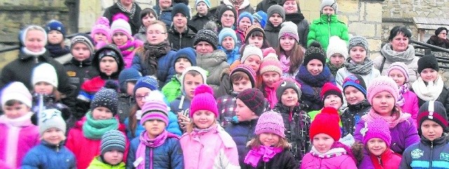 Ferie na szóstkę! Uczniowie podstawówki ze Skalbmierza biorą udział w zimowisku szkolno-parafialnym "Królestwo jest wśród nas".