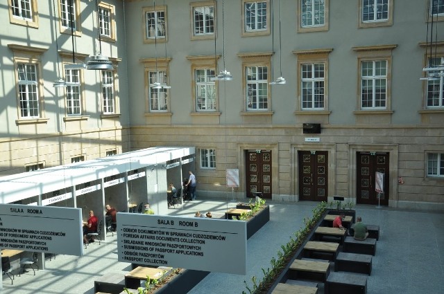 W Dolnośląskim Urzędzie Wojewódzkim we Wrocławiu zmieniono niektóre procedury związane z wyrabianiem paszportów, by skrócić kolejki.
