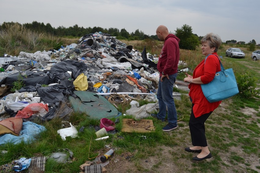 Mieszkańcy okolic, widząc u nas sterty śmieci, dorzucają też...