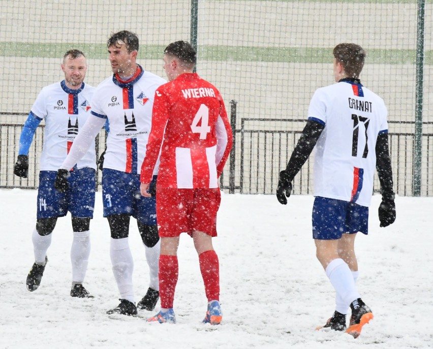 Hummel 4 Liga. Pogrom w Nowinach. Granat Skarżysko-Kamienna wygrał z Wierną Małogoszcz aż 7:1. Trzy bramki Bartosza Sota. Zobacz zdjęcia