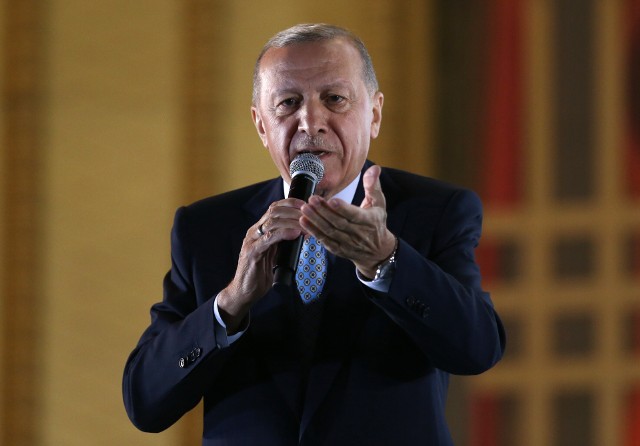 Wygrana z Kilicdaroglu ugruntowuje władzę Erdogana i status najdłużej urzędującego przywódcy w historii kraju