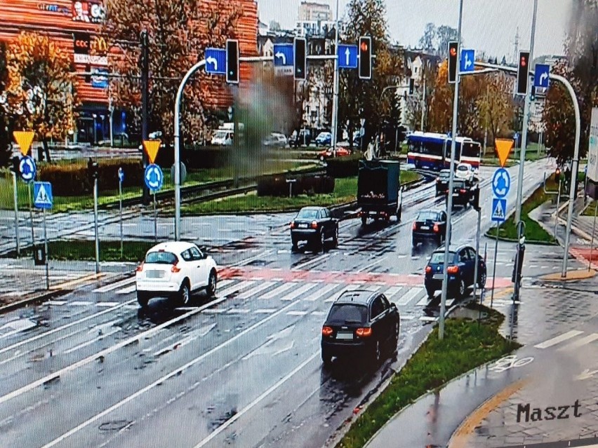 Policja wystawia mandaty na rondzie Grunwaldzkim w Bydgoszczy