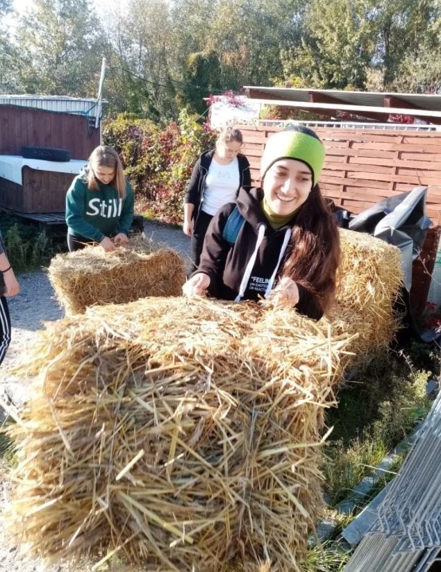 Uczniowie sandomierskiego "Rolnika" z wizytą w schronisku dla psów na Wiśniowej. Zobaczcie zdjęcia 