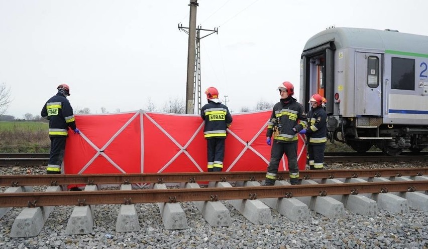 Śmiertelny wypadek na trasie Białystok - Warszawa w miejscowości Urle. Ruch pociągów na trasie wstrzymany