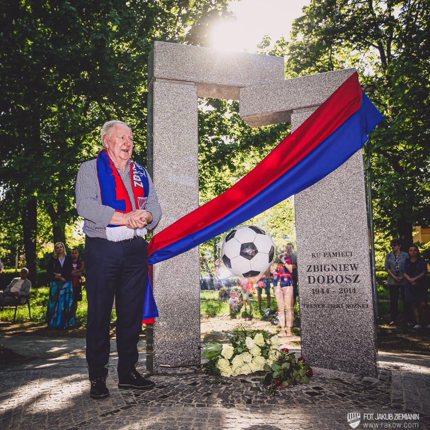 Pomnik odsłonięto 14 maja 2022 roku na Skwerze im. Zbigniewa...