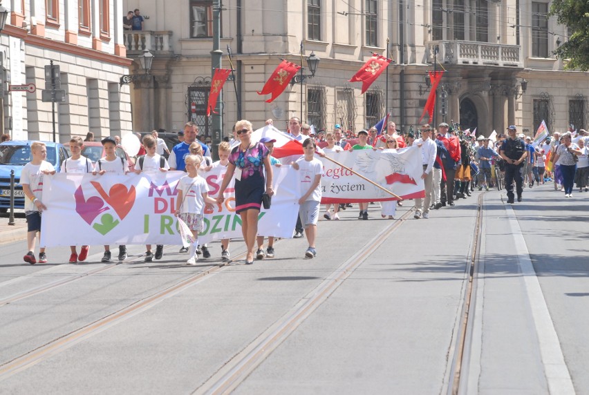 Kraków. Ulicami miasta przeszedł Marsz dla Życia i Rodziny [ZDJĘCIA]