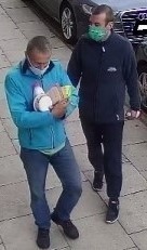 Zobacz zdjęcia mężczyzn poszukiwanych przez policję! Przywłaszczyli portfel wraz z dokumentami, gotówką i kartą płatniczą na Górnej w Łodzi.