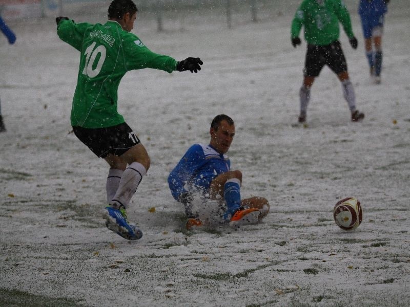 Piłka nożna: III liga śląsko-opolska. Victoria Chróścice -...