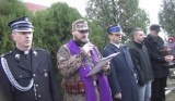 Apel Poległych na cmentarzu parafialnym we Włoszczowie. Oddali hołd ofiarom II Wojny Światowej
