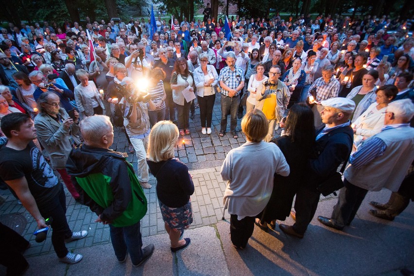 Demonstracja przed słupskim sądem