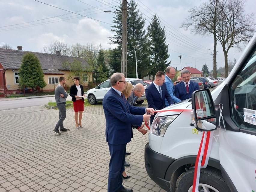 Do gminy Nagłowice trafił 9-osobowy bus przystosowany do...