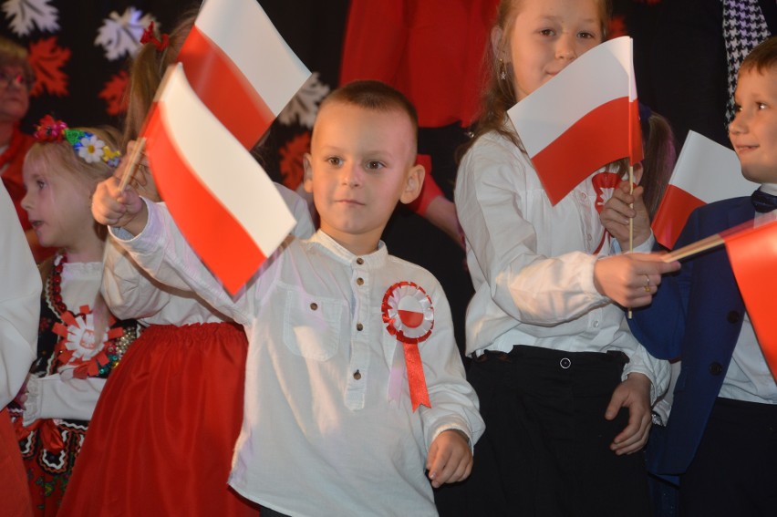 Przegląd Pieśni Patriotycznych w wykonaniu przedszkolaków...