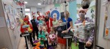 Funkcjonariusze Aresztu Śledczego w Słupsku z prezentami u dzieci na onkologii