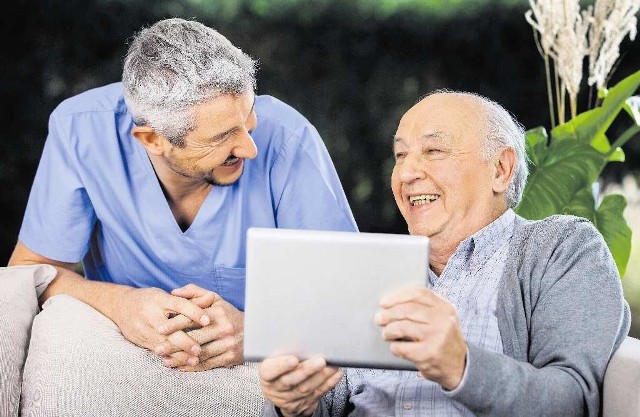 Coraz więcej seniorów korzysta na co dzień z nowych technologii