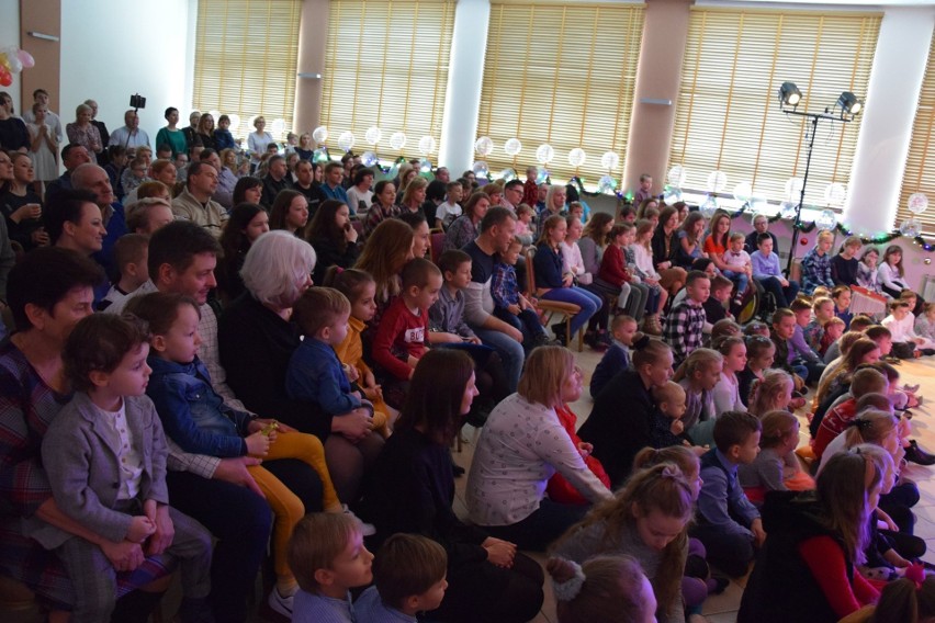 Wyjątkowa choinka z Teatrem Czrevo w Bielsku Podlaskim [ZDJĘCIA, WIDEO]