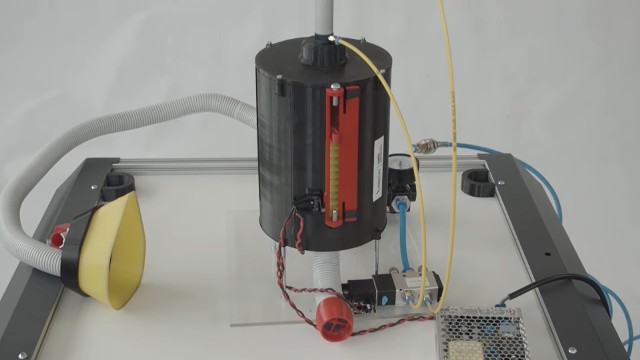 Inżynierzy z Krakowa opracowali respirator z drukarki 3D i za darmo udostępnili jego projekt w sieci.Zobacz kolejne zdjęcia. Przesuwaj zdjęcia w prawo - naciśnij strzałkę lub przycisk NASTĘPNE