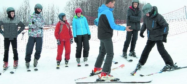 Wyjazd na &#8222;białą szkołę&#8221;  stanowił dla uczniów z Cieszków świetną formę rekreacji. Na białym stoku mogli szlifować swoje narciarskie umiejętności, a śniegu w górach było pod dostatkiem.