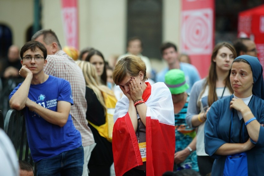 Papież w oknie: Proszę, dziękuję, przepraszam - kluczem do życia małżeńskiego