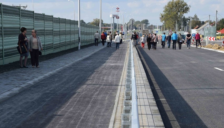 Most na Nogacie w Malborku gotowy. Mieszkańcy spacerowali nową przeprawą [ZDJĘCIA]