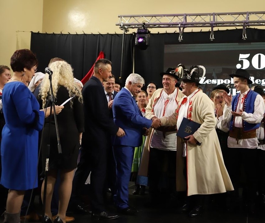 Lipnica Wielka.  Zespół Regionalny "Lipniczanie" gra i śpiewa od 50 lat. Były gratulacje i nagrody [ZDJĘCIA]