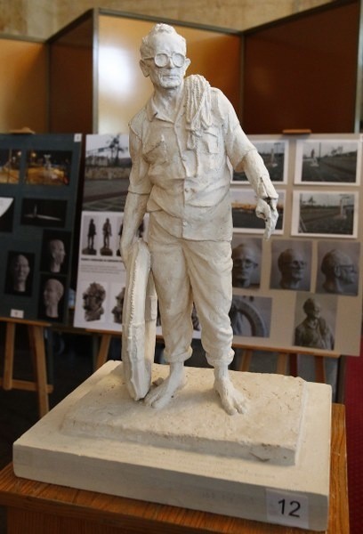 Projekt rzeźby kapitana Ludomira Mączki