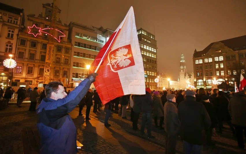 Wrocław: Protest w obronie wolnych mediów na pl. Solnym: "Nie ma zgody na takie metody"