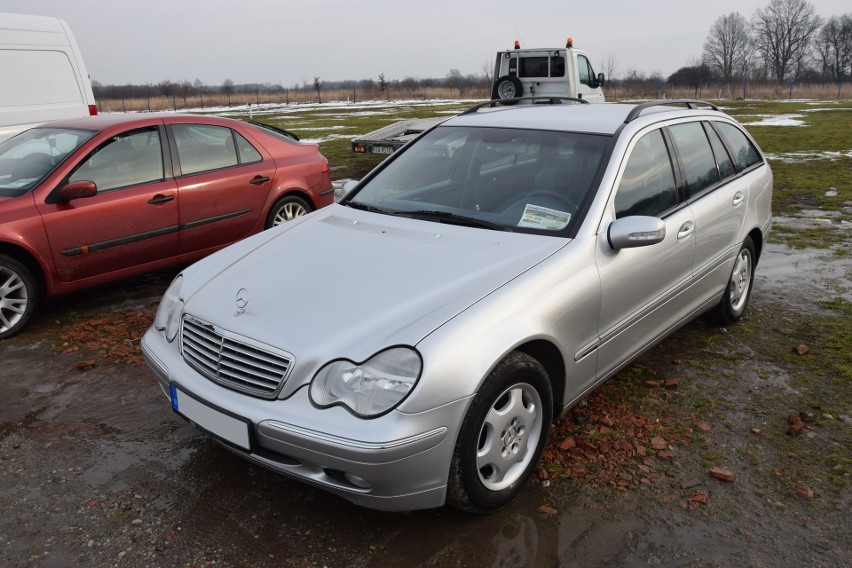 2. Mercedes C-klasa. Silnik 1,8 benzyna, rok produkcji 2002,...