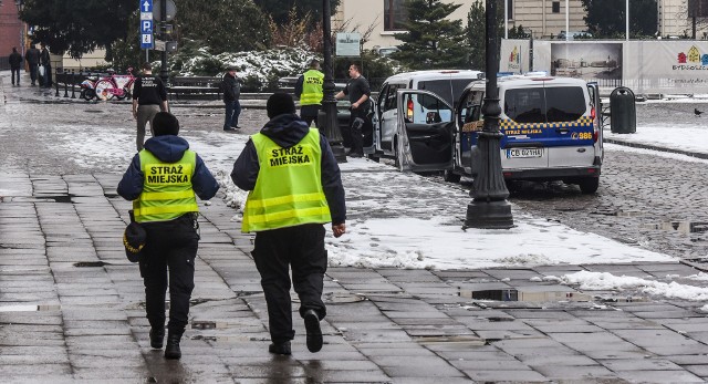 Bydgoscy strażnicy miejscy w pościgu ujęli sprawcę (zdjęcie ilustracyjne).