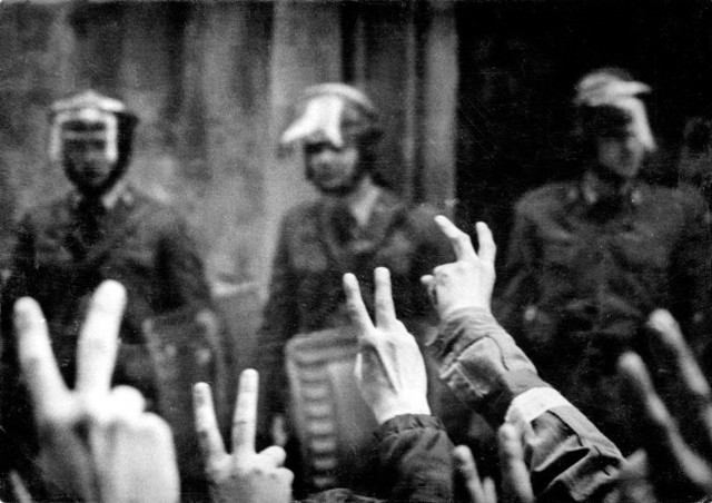 13 grudnia 1981 roku w Oświęcimiu jak w całej Polsce zaczął się czas represji i walki komunistycznej władzy z Solidarnością. Przeciwko protestującym ludziom wysłały milicję i wojsko