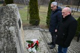 W 79. rocznicę wyzwolenia Janinagrube przed pomnikiem w Libiążu oddano hołd ofiarom podobozu niemieckiego KL Auschwitz-Birkenau