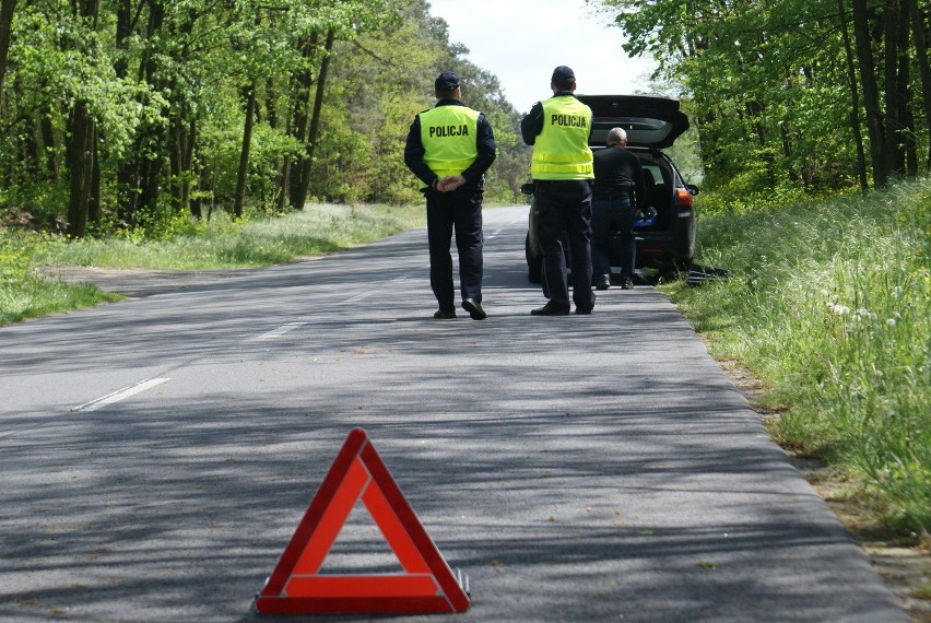 Pod Kaliszem policjanci ostrzelali złodziei samochodów [ZDJĘCIA, FILM]