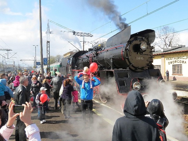 Pociąg "Piernik" podczas postoju na stacji Inowrocław w roku ubiegłym.